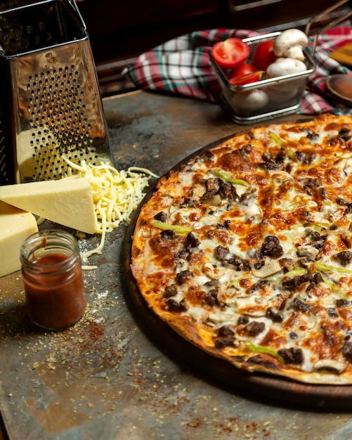 Meat Lovers Pizza_thumbnail_1